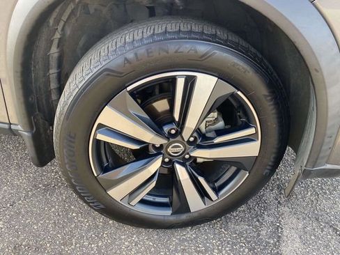 Used 2021 Nissan Rogue SL w/ Premium Package image 4