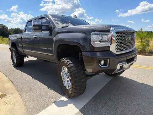 Used 2016 GMC Sierra 2500 Denali w/ Duramax Plus Package AWD/4WD image 3