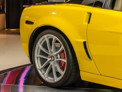 Used 2013 Chevrolet Corvette Z06 w/ 2LZ Preferred Equipment Group RWD image 23