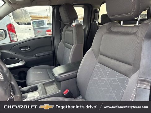 Used 2025 Nissan Frontier SV image 7