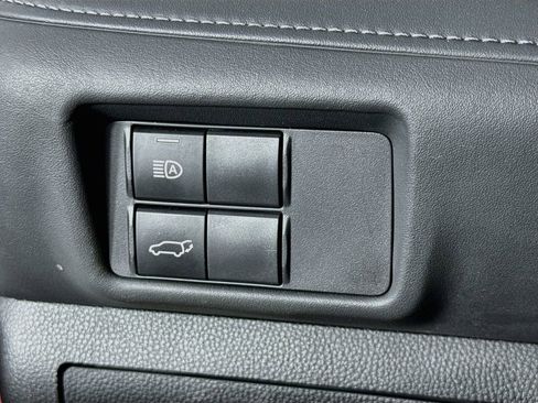 Used 2022 Toyota Highlander XLE AWD/4WD image 15