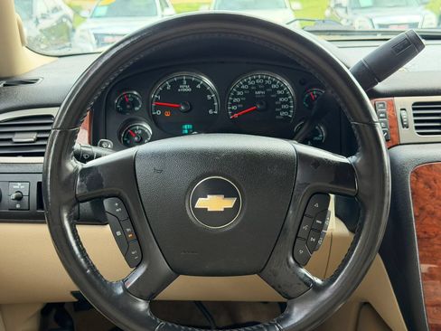 Used 2008 Chevrolet Suburban LT w/ LT Preferred Equipment Group RWD image 17