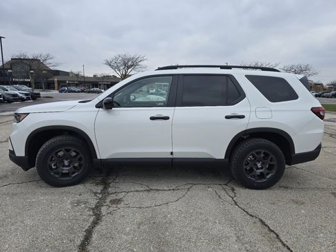 New 2025 Honda Pilot TrailSport image 16