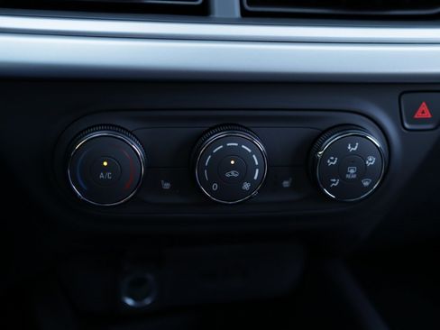 New 2025 Chevrolet Trax RS w/ Sunroof Package image 15