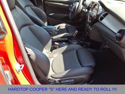 Used 2024 MINI Cooper S FWD image 8