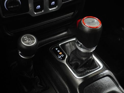 Used 2019 Jeep Wrangler Sport w/ Quick Order Package 24S AWD/4WD image 38