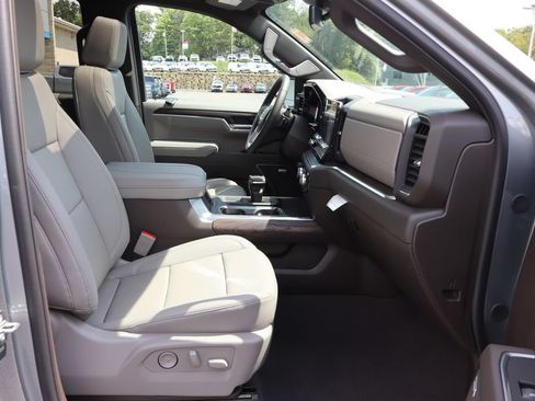 Used 2026 GMC Sierra 1500 SLT w/ SLT Convenience Package AWD/4WD image 18