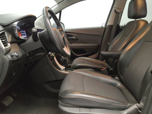 Used 2020 Chevrolet Trax LT w/ Driver Confidence Package image 17