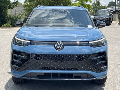 Used 2025 Volkswagen Tiguan SE R-Line AWD/4WD image 16
