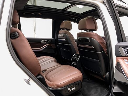 Used 2023 BMW X7 M60i AWD/4WD image 32