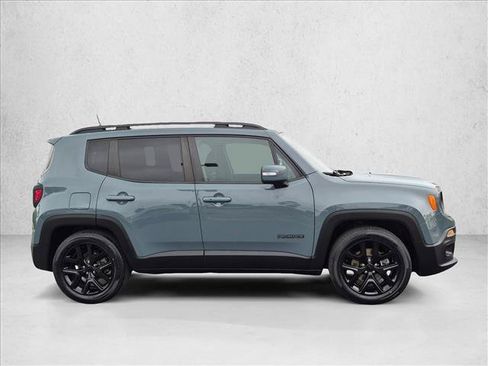 Used 2018 Jeep Renegade Altitude w/ UConnect 8.4 Nav Group FWD image 5