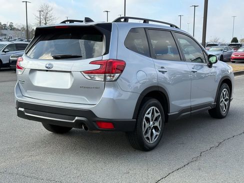 Used 2024 Subaru Forester Premium image 3