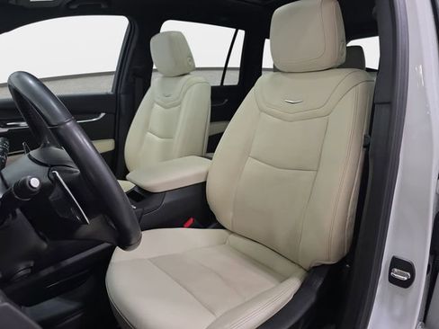 Certified 2023 Cadillac XT6 Sport w/ Technology Package AWD/4WD image 12