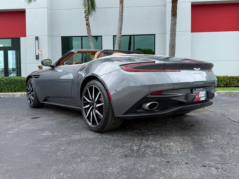 Used 2020 Aston Martin DB11 Volante RWD image 17