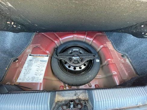 Used 2004 Ford Focus SE image 25