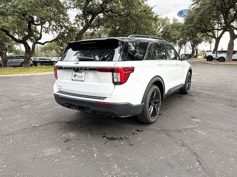New 2025 Ford Explorer Active image 5