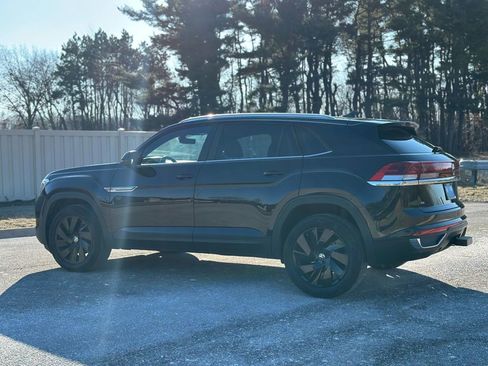 Used 2024 Volkswagen Atlas Cross Sport SE w/ Panoramic Sunroof Package image 4