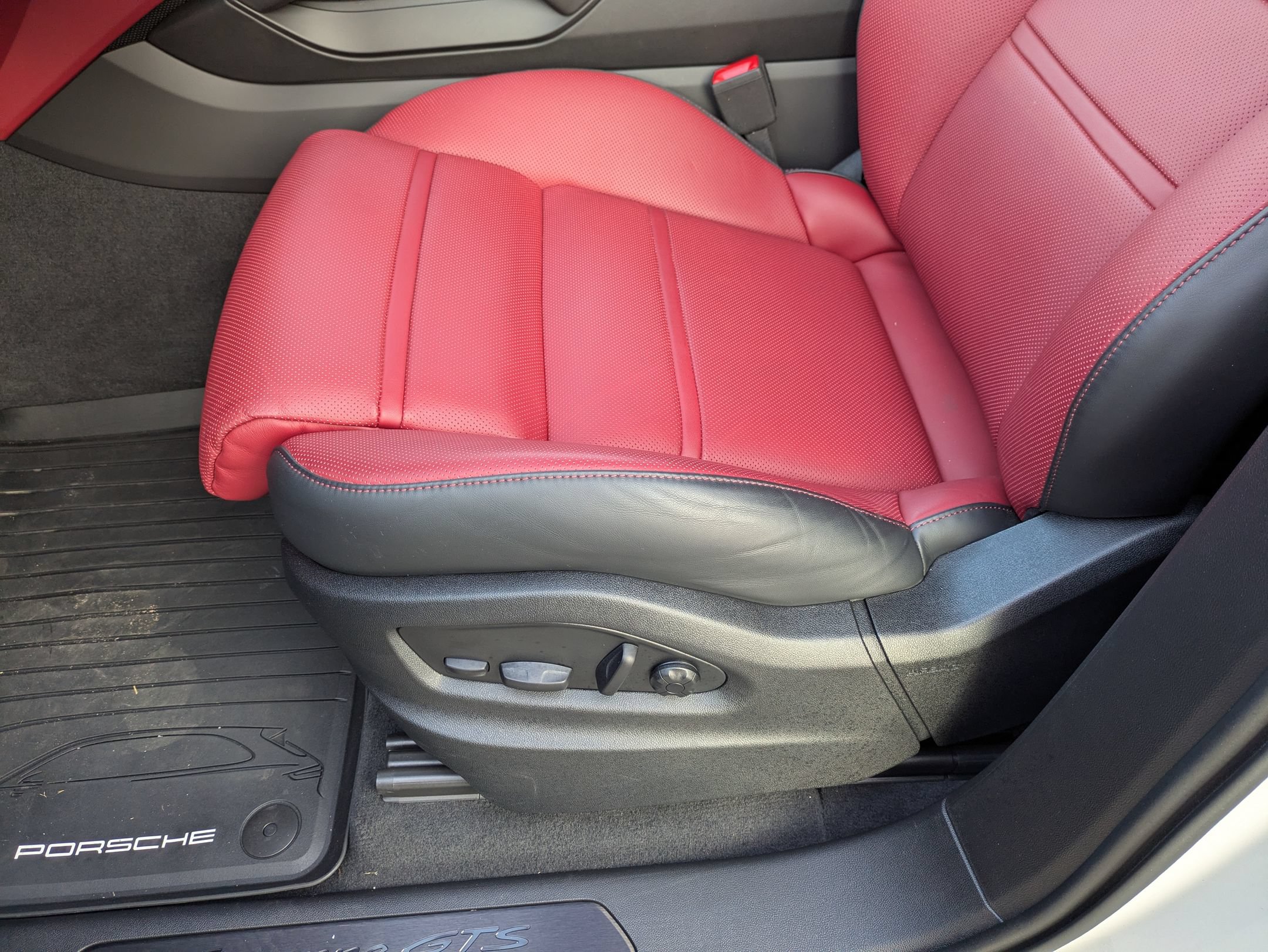 Used 2025 Porsche Cayenne GTS AWD/4WD image 13