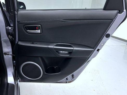 Used 2005 MAZDA MAZDA3 s FWD image 17