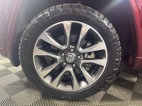 Used 2018 Jeep Grand Cherokee Overland AWD/4WD image 10