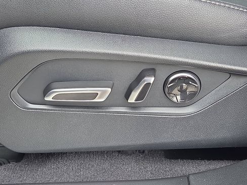 Used 2025 Acura RDX SH-AWD image 14