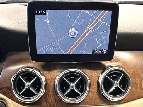 Used 2019 Mercedes-Benz GLA 250 4MATIC image 19