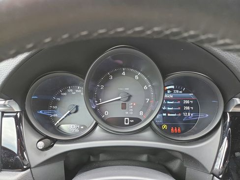 Certified 2026 Porsche Macan AWD/4WD image 10