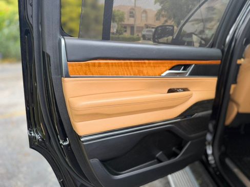 Used 2022 Jeep Grand Wagoneer Series III w/ Rear Seat Video Group 1 AWD/4WD image 28