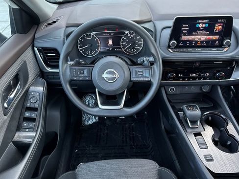 Used 2022 Nissan Rogue SV image 14