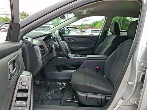Used 2024 Nissan Rogue S AWD/4WD image 15