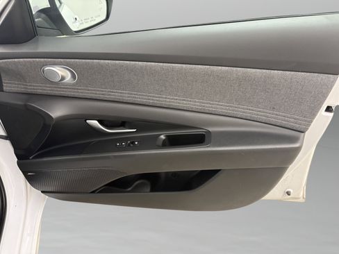 Used 2024 Hyundai Elantra Limited image 17