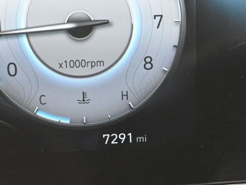 Used 2025 Hyundai Elantra SEL image 39