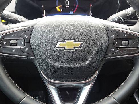 Used 2025 Chevrolet Trax LT w/ LT Convenience Package image 31