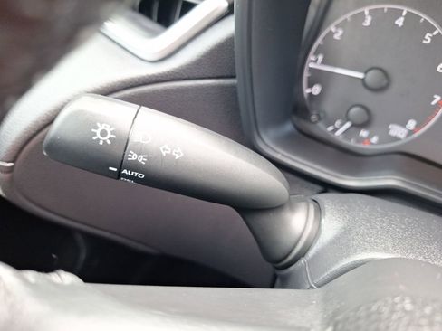 Used 2025 Toyota Corolla Cross LE image 23