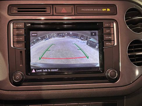 Used 2017 Volkswagen Tiguan S image 28