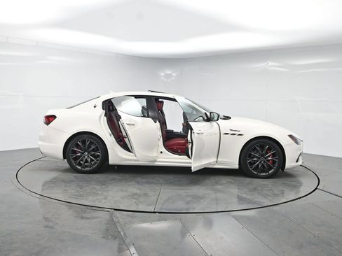 Used 2022 Maserati Ghibli Modena RWD image 60