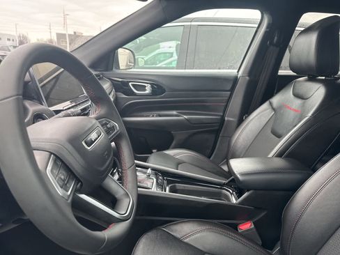 Used 2025 Jeep Compass Trailhawk image 30