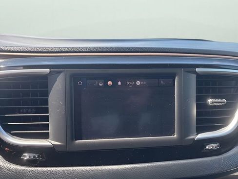 Used 2022 Chrysler Voyager LX FWD image 21