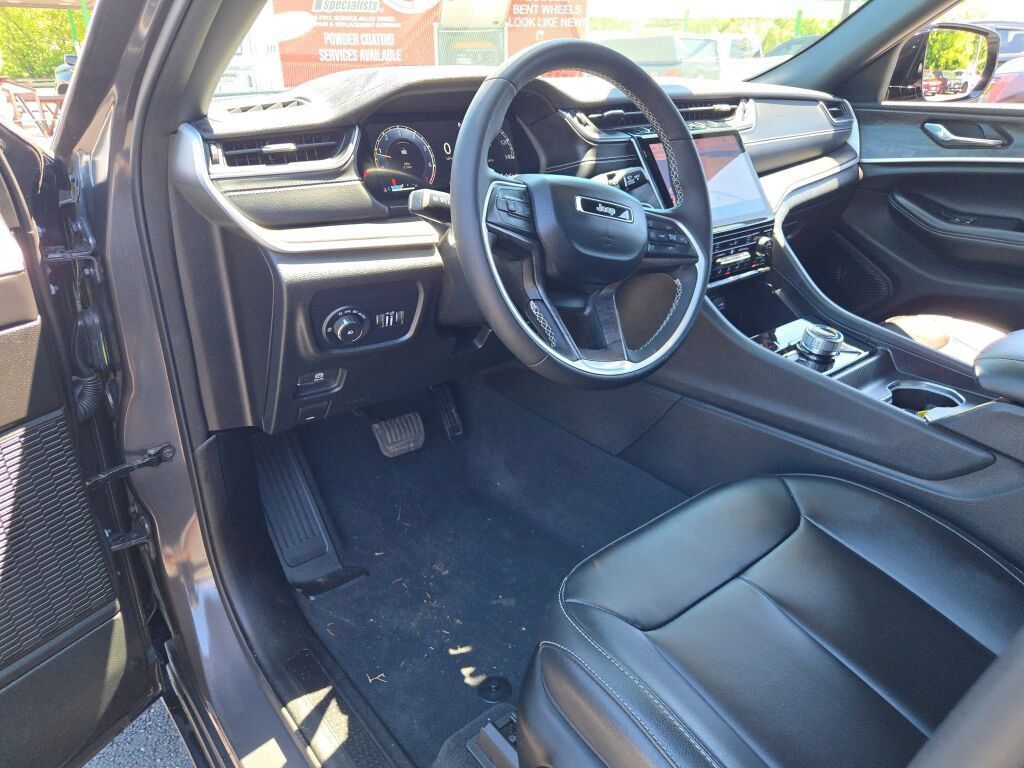 Certified 2025 Jeep Grand Cherokee Limited AWD/4WD image 25