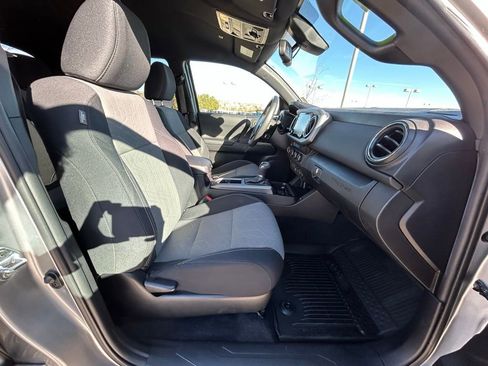 Used 2023 Toyota Tacoma TRD Off-Road image 30