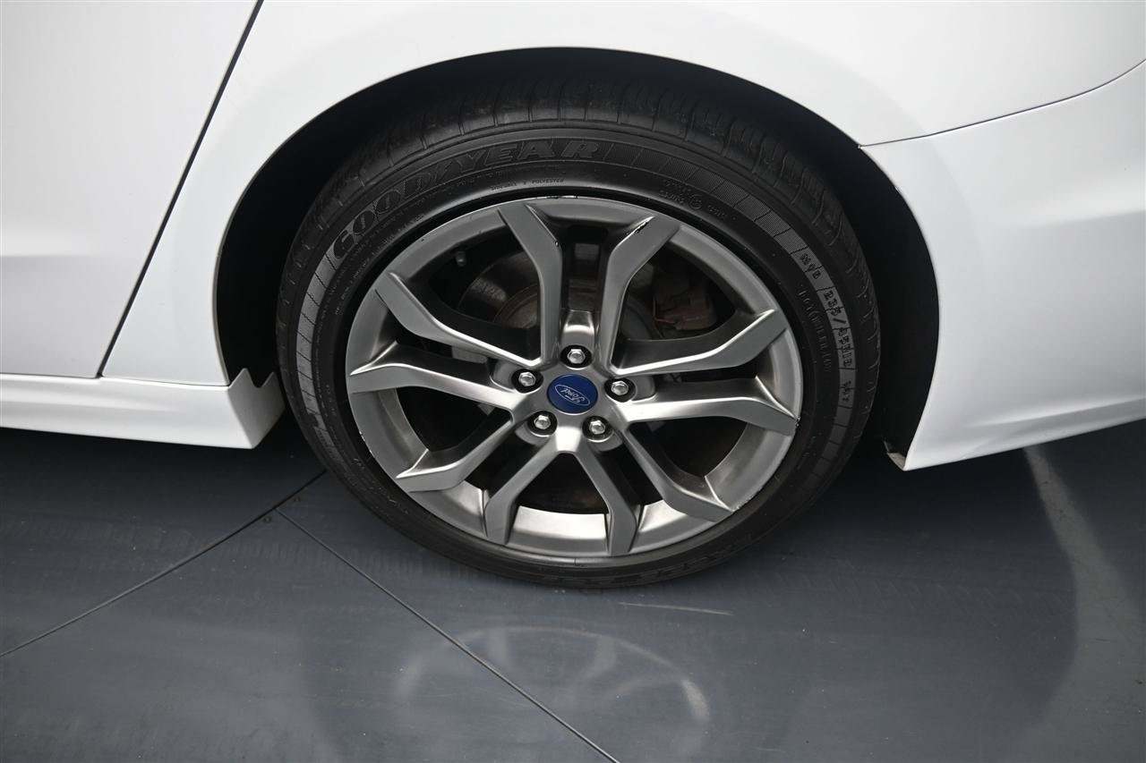 Used 2020 Ford Fusion SEL FWD image 18
