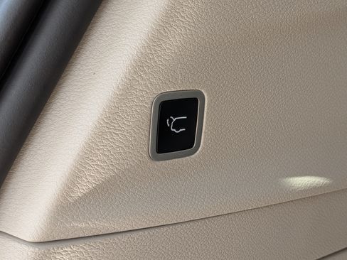 Used 2024 Chrysler Pacifica Limited FWD image 14