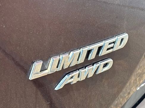 Used 2017 Toyota RAV4 Limited image 35