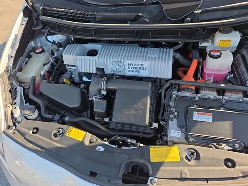 Used 2014 Toyota Prius Four w/ Solar Roof Package FWD image 31