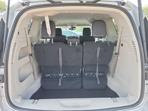 Used 2023 Chrysler Pacifica Touring-L AWD/4WD image 30