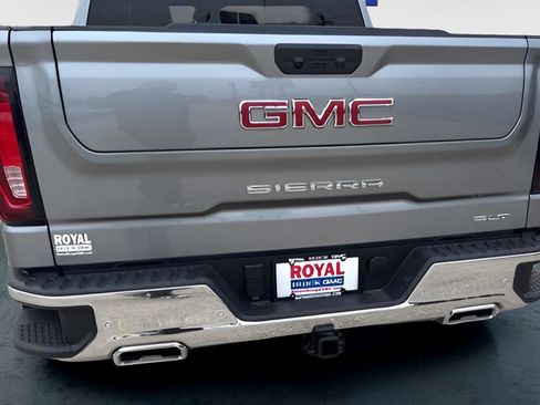 New 2026 GMC Sierra 1500 SLT image 16