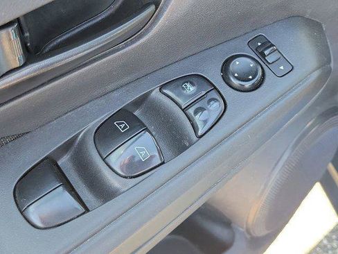 Used 2021 Nissan Kicks S FWD image 15