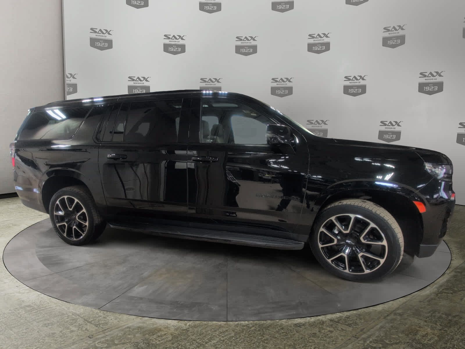 Used 2022 Chevrolet Suburban RST w/ Luxury Package AWD/4WD image 6