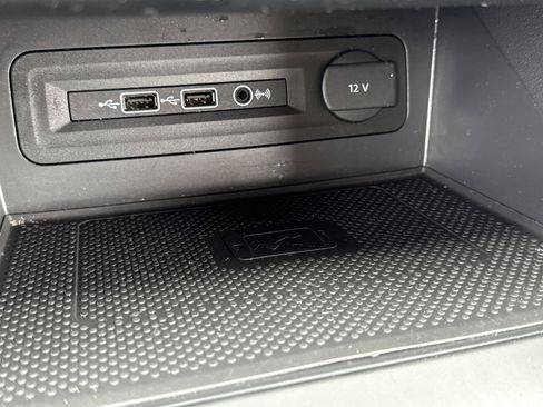 Used 2020 Volkswagen Atlas Cross Sport SE w/ Panoramic Sunroof Package image 12