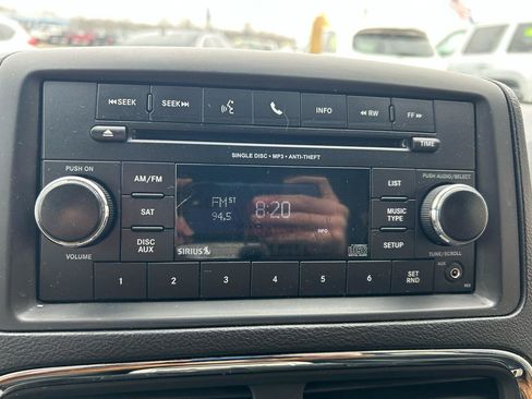 Used 2017 Dodge Grand Caravan SXT FWD image 19